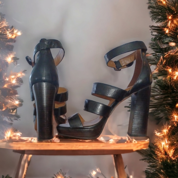 Coach - Picture 4 of 8